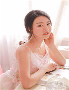 美艳人妻在厨房翘着屁股